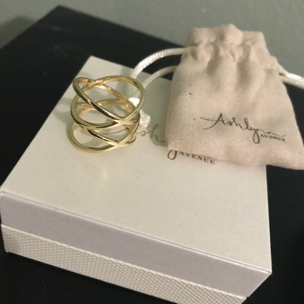 Ashlynn avenue ring